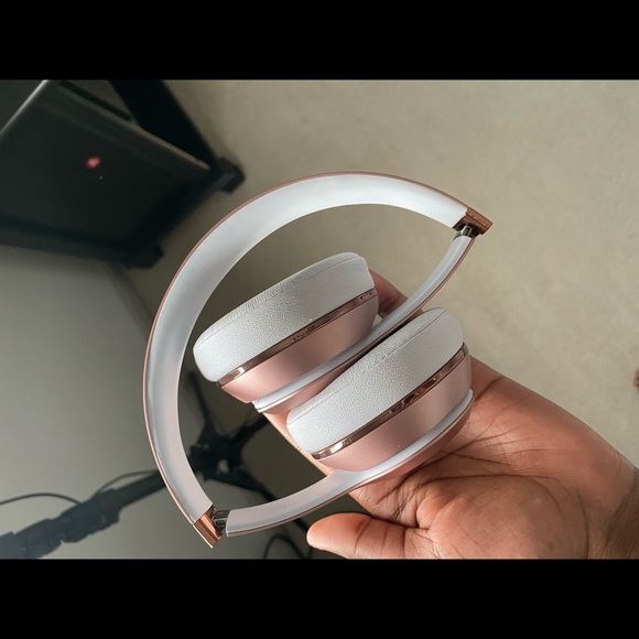 Headphones - Picture 4 of 5